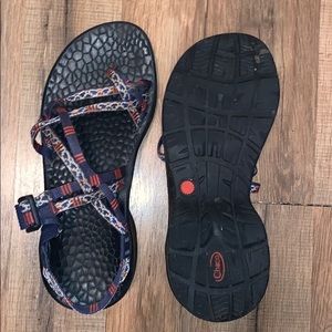 SIZE 8 WOMENS CHACOS
